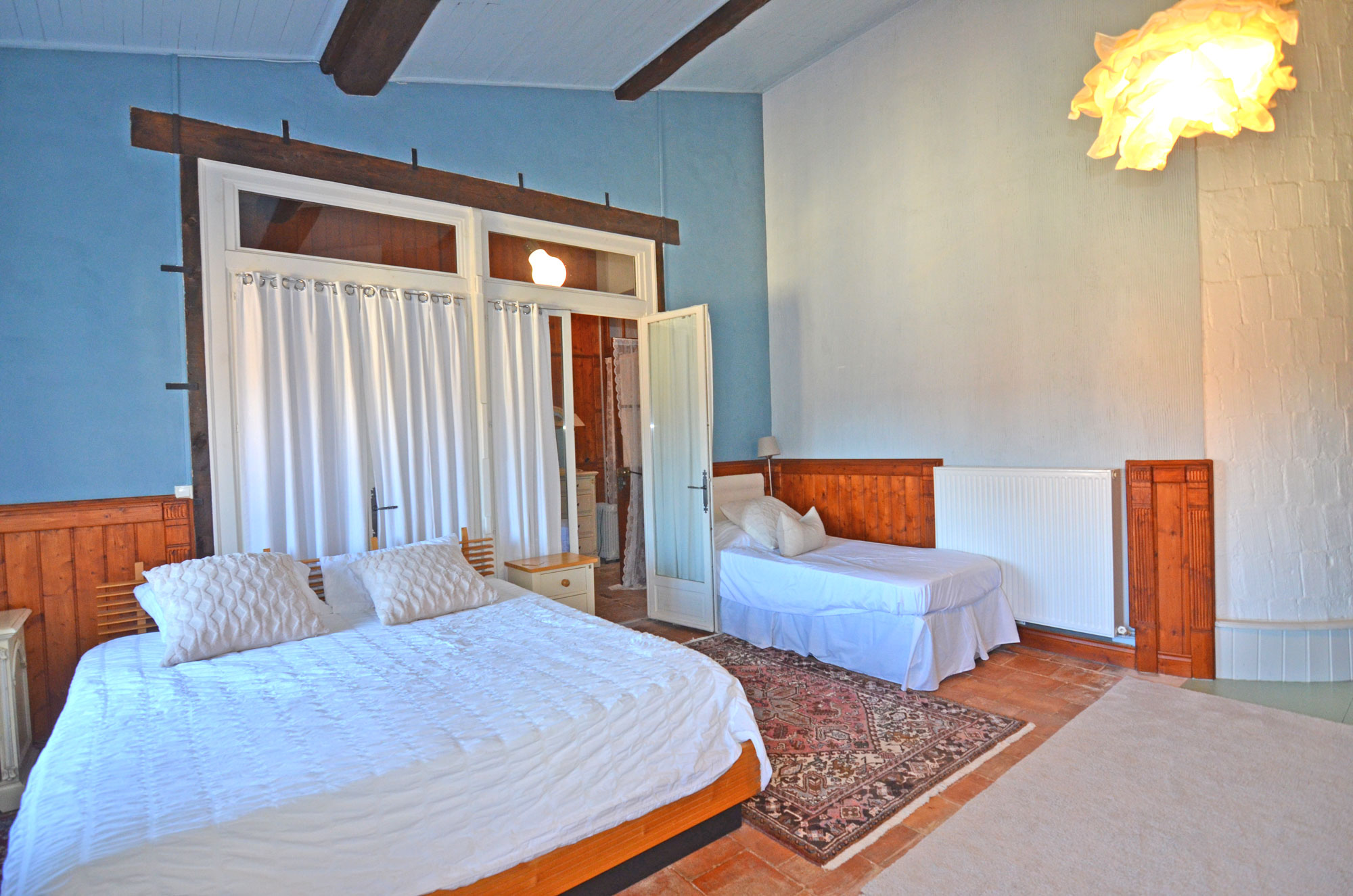 1377CA_attic_room.jpg