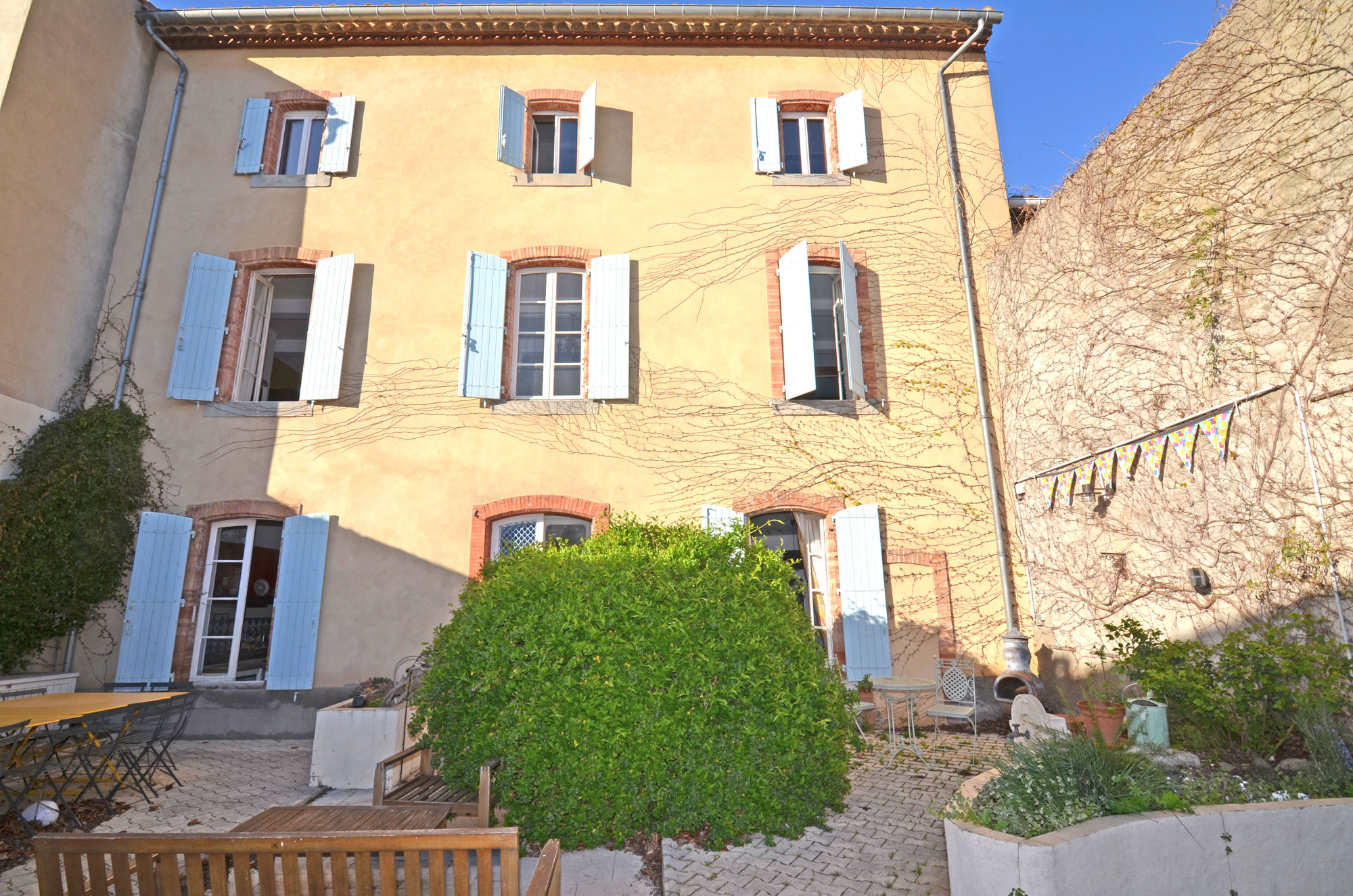 1377CA_facade_de_la_maison.jpg