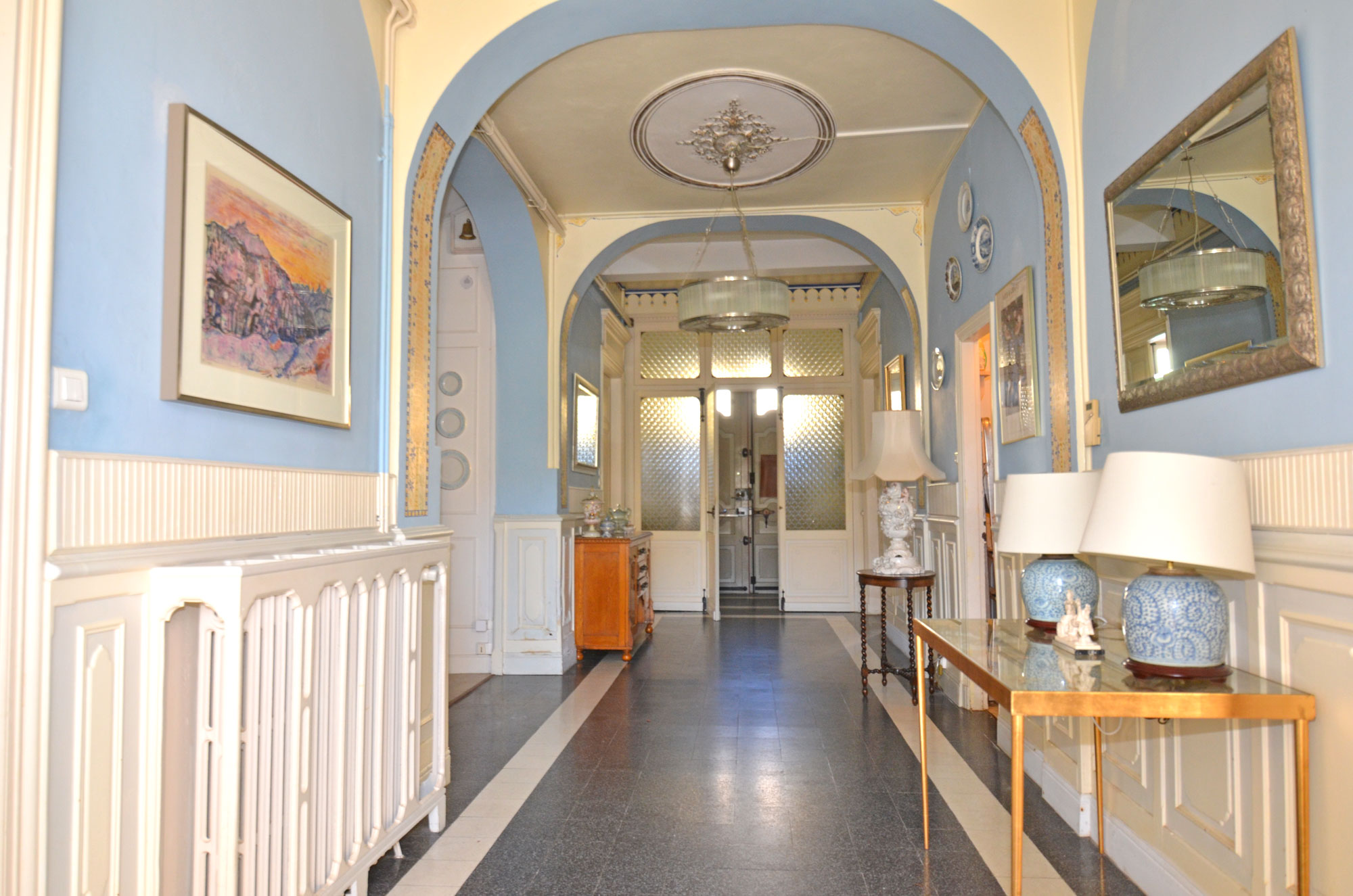 1377CA_hall.jpg
