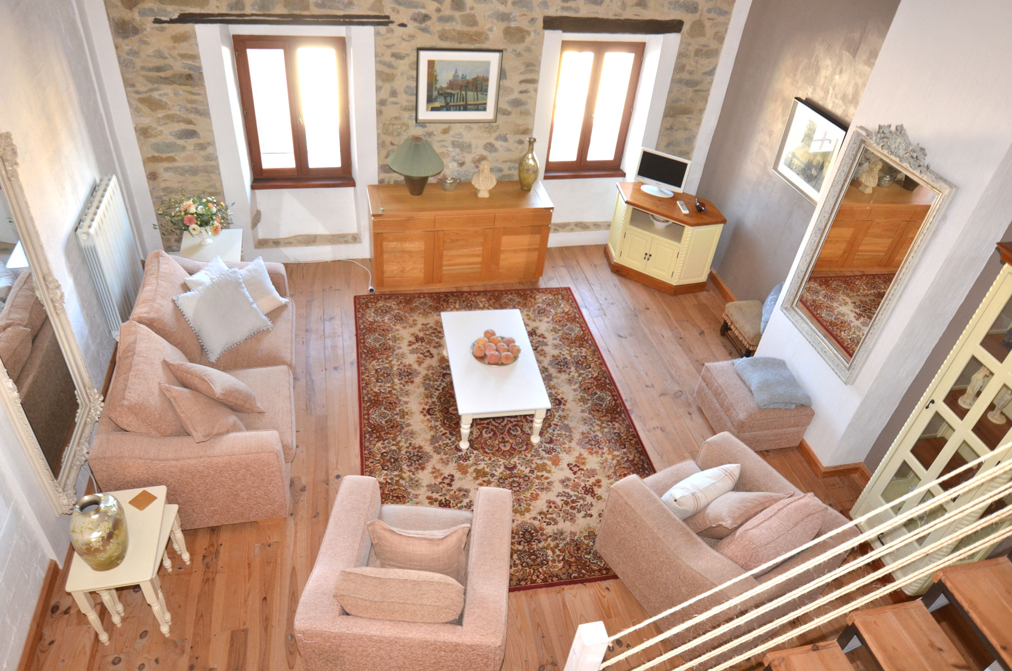 1377CA_sejour_dans_lappartement.jpg