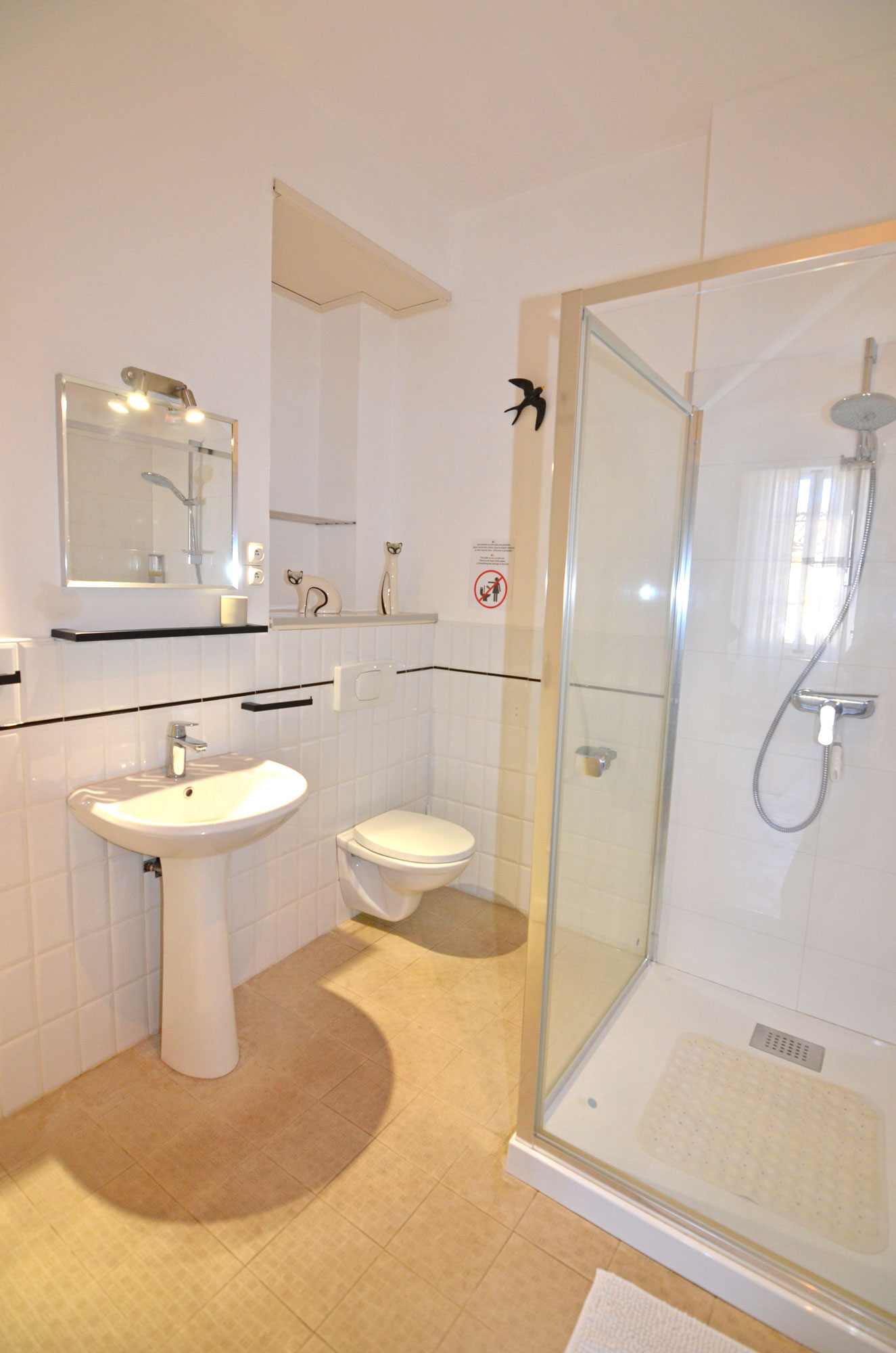 1377CA_shower_room6.jpg