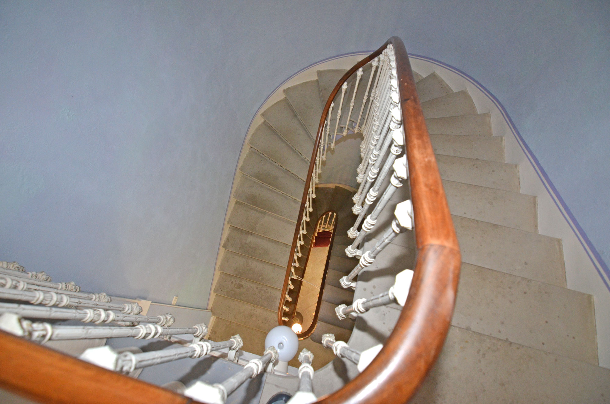 1377CA_staircase2.jpg