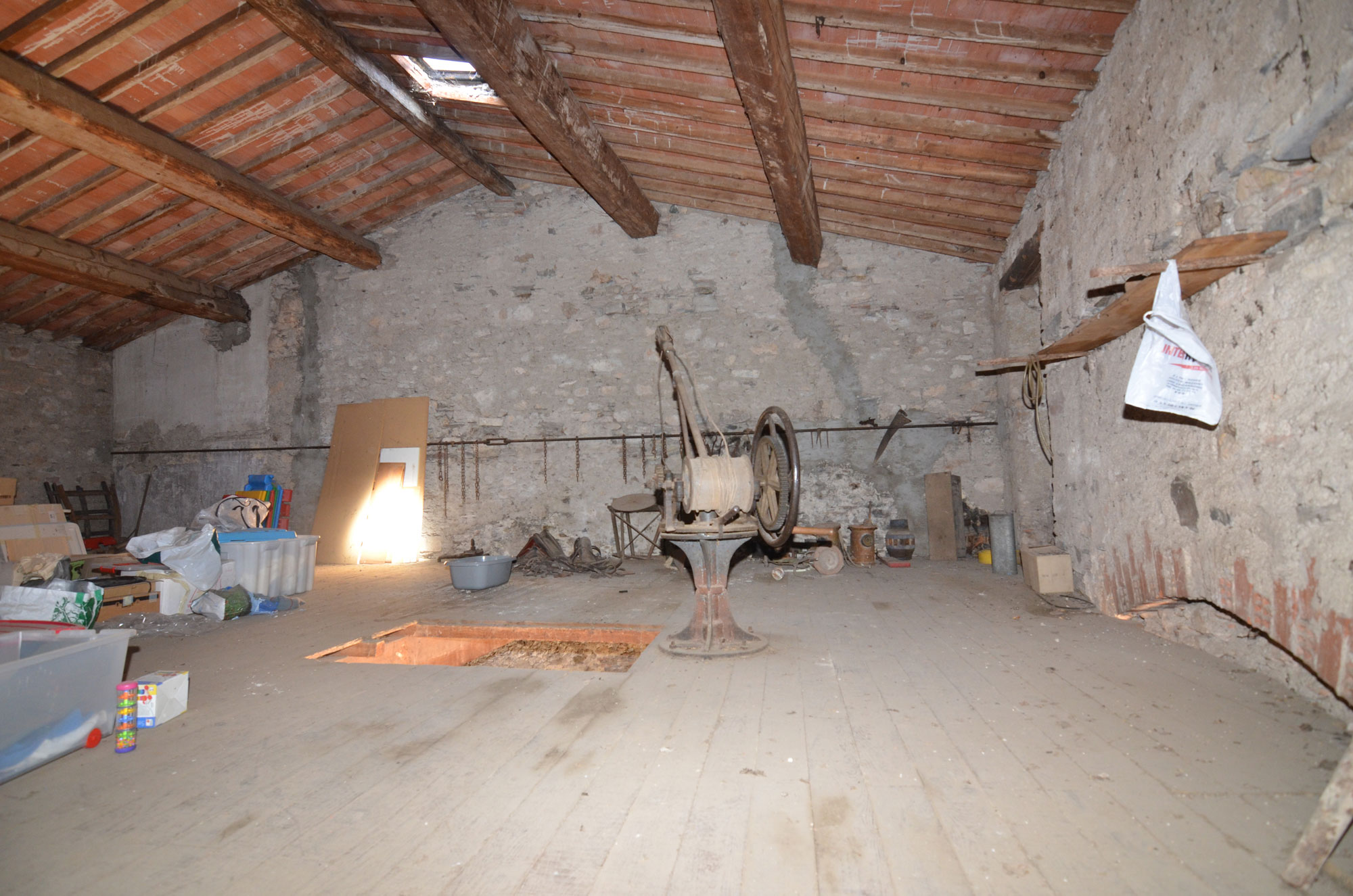 1378CA_first_floor_of_barn.jpg