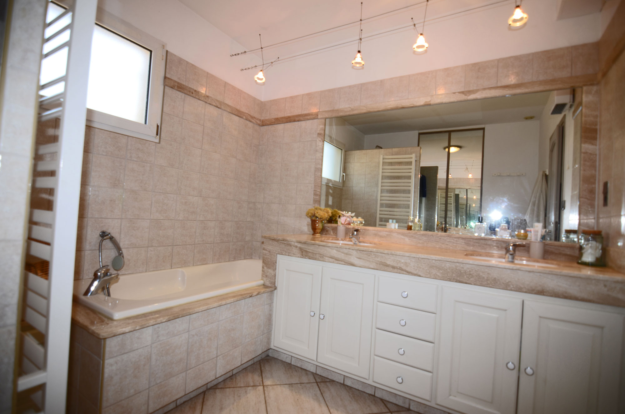 1383CA_bathroom.jpg