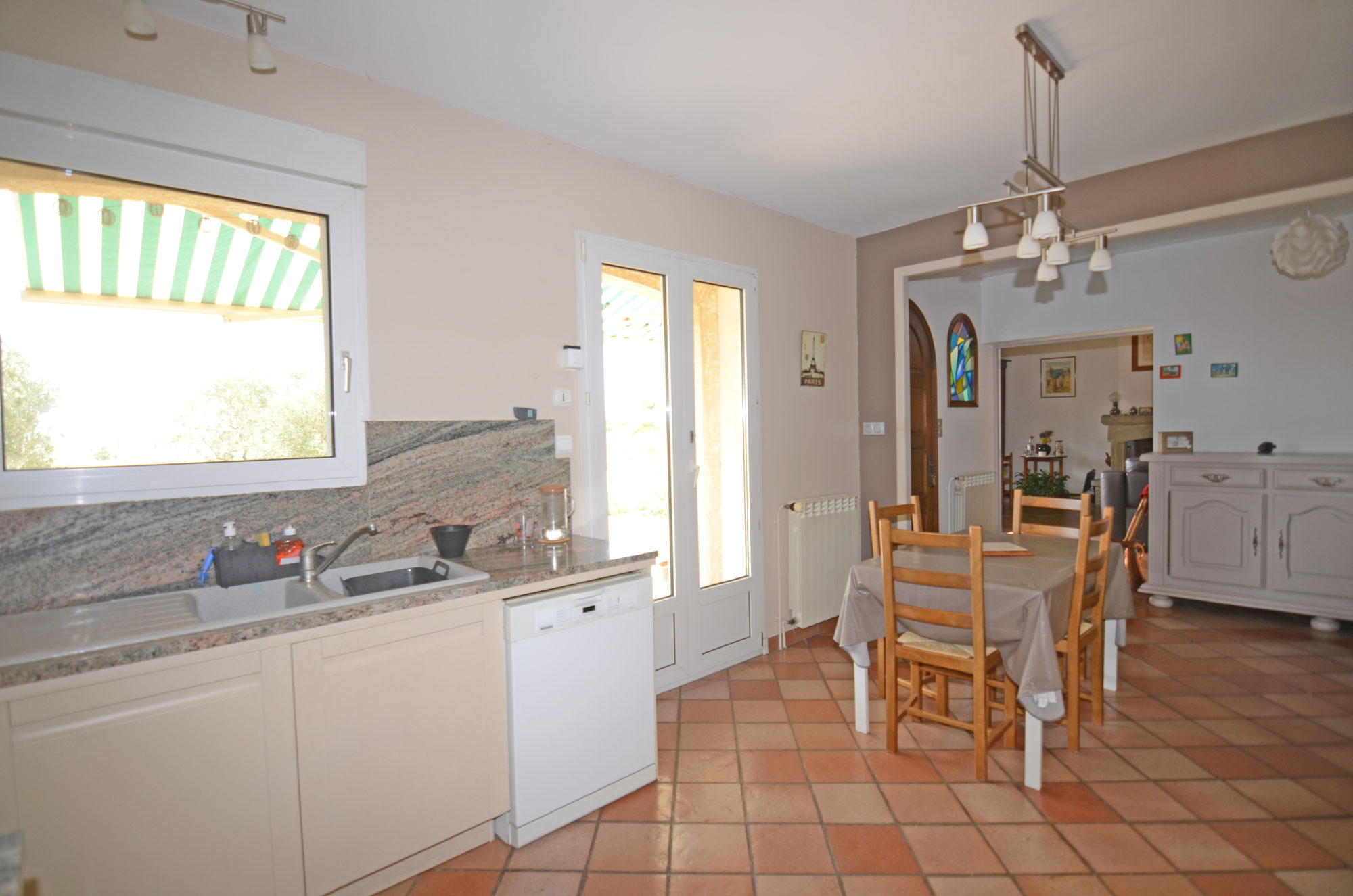 1383CA_cuisine_et_sejour.jpg
