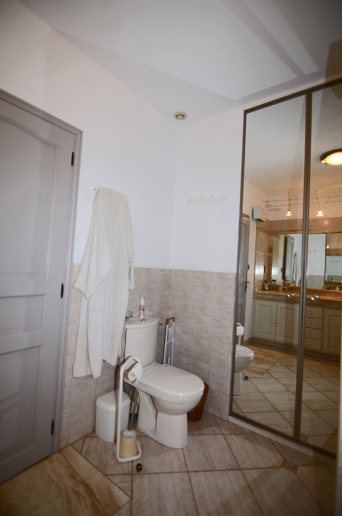 1383CA_shower_room.jpg