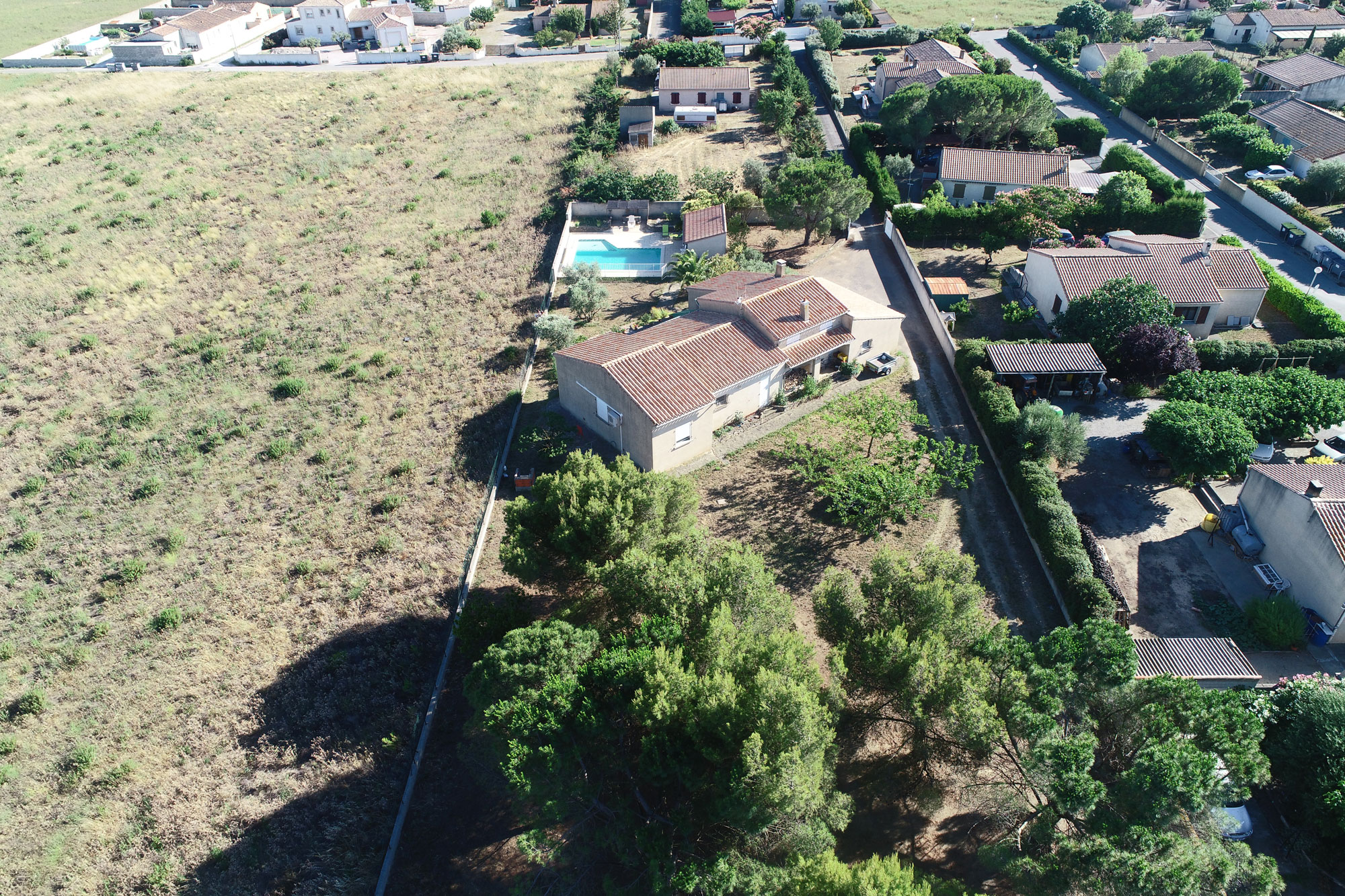 1383CA_vue_with_a_drone.jpg