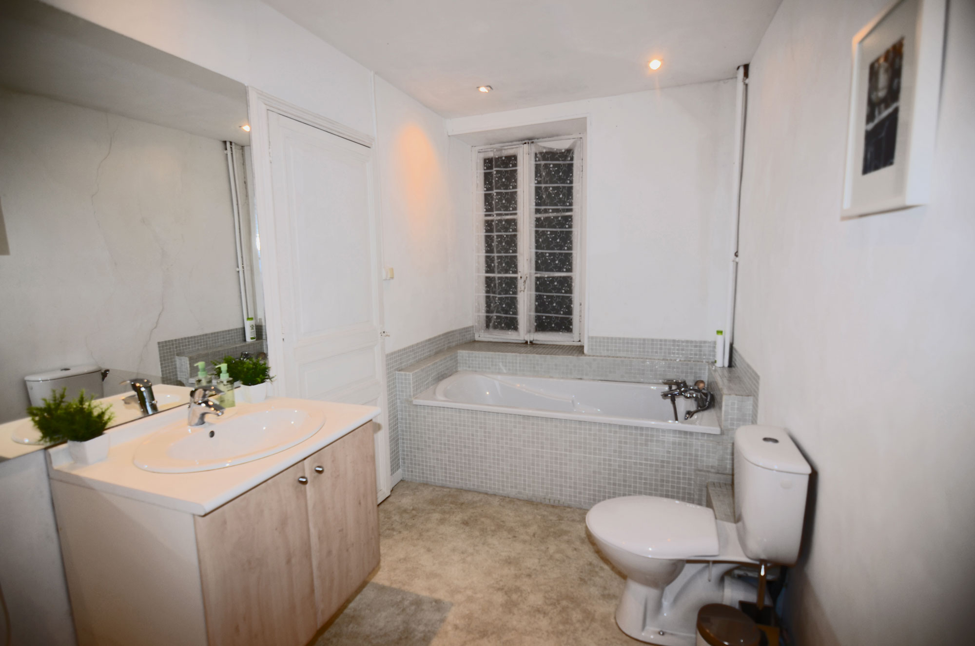 1384CA_bathroom.jpg