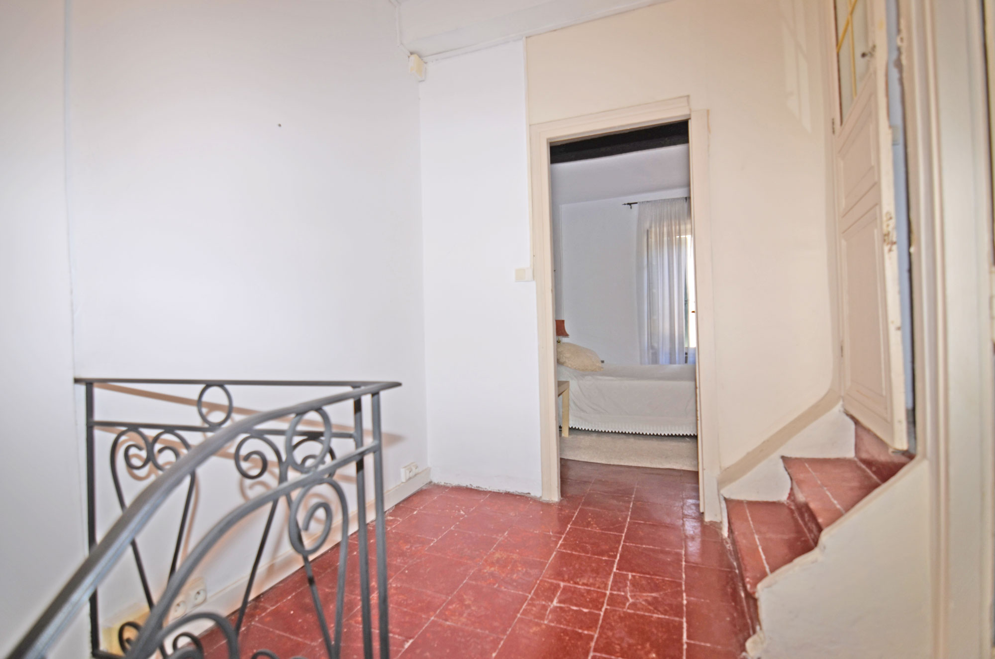 1384CA_hall.jpg