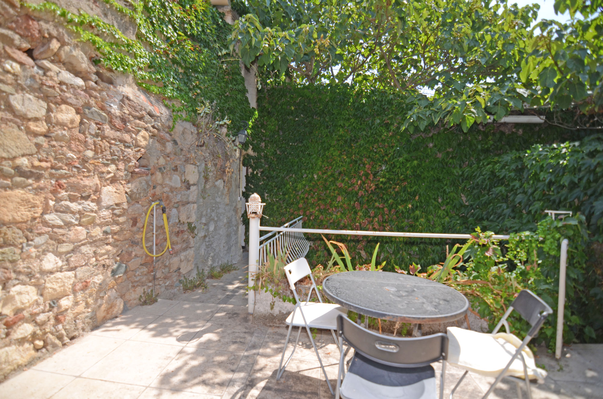 1384CA_sitting_area_terrace.jpg